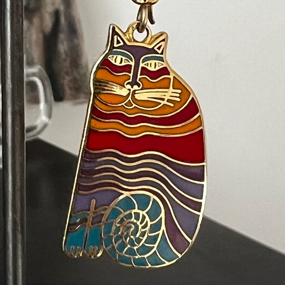 Laurel Burch Signed Enameled Rainbow Cats Earrings - Picture 4 of 4